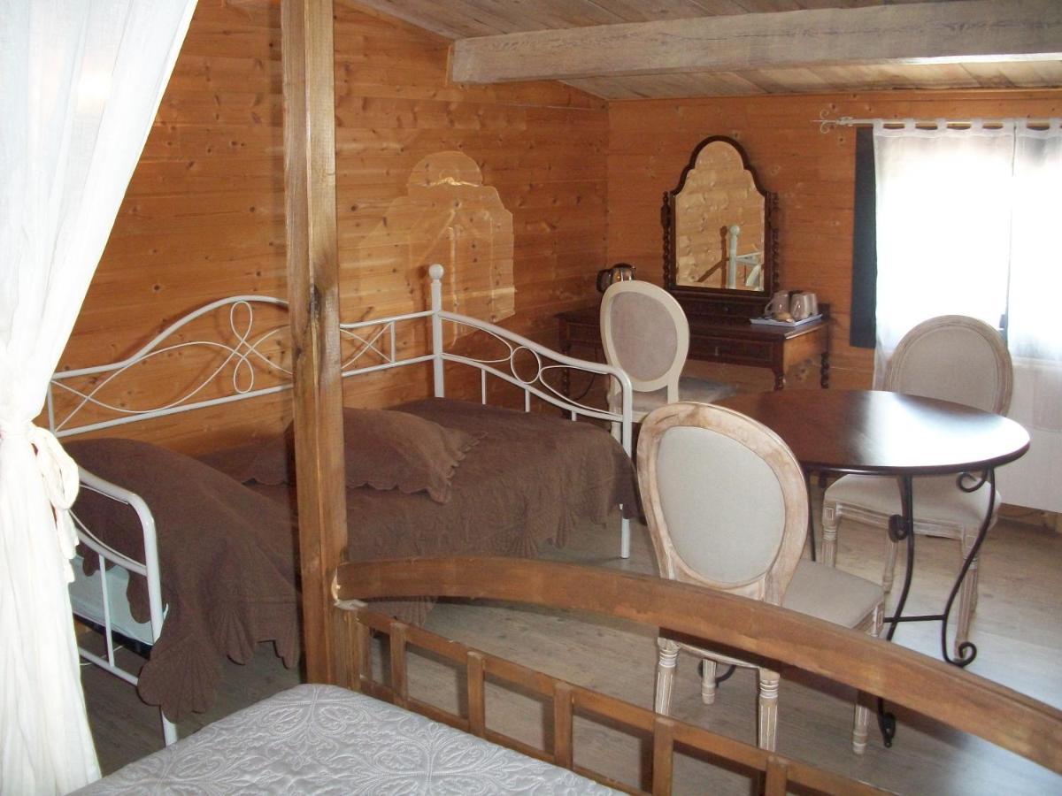 Le Pre Joli Hotell Beaugas Exteriör bild